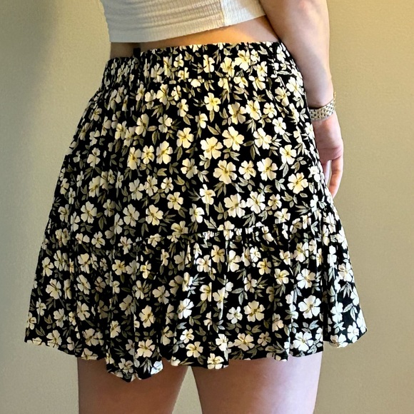 Forever 21 Floral Skirt w/ Built-In Shorts BNWT - Picture 5 of 13